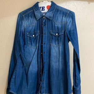 Size M - Pearl Snap Denim Long Sleeve Top